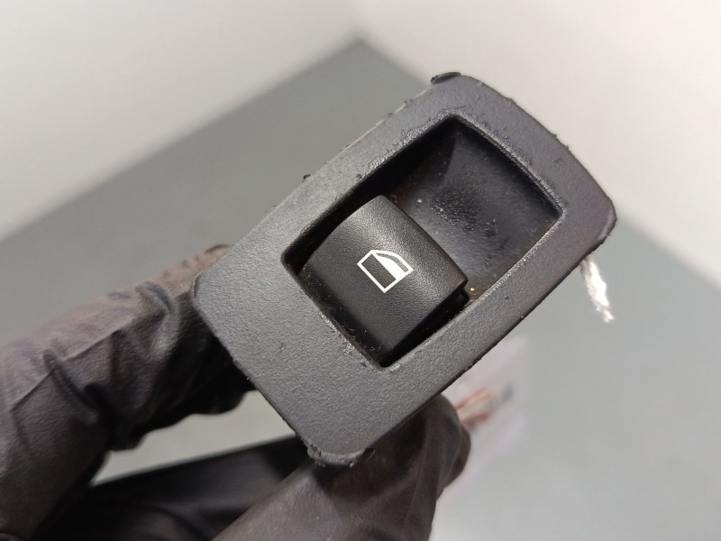 Recambio de mando elevalunas delantero derecho para bmw 3 (e90) 320 d referencia OEM IAM   