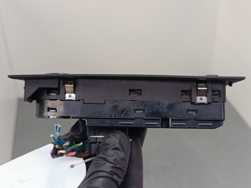 Recambio de mando elevalunas delantero izquierdo para bmw 3 (e90) 320 d referencia OEM IAM   