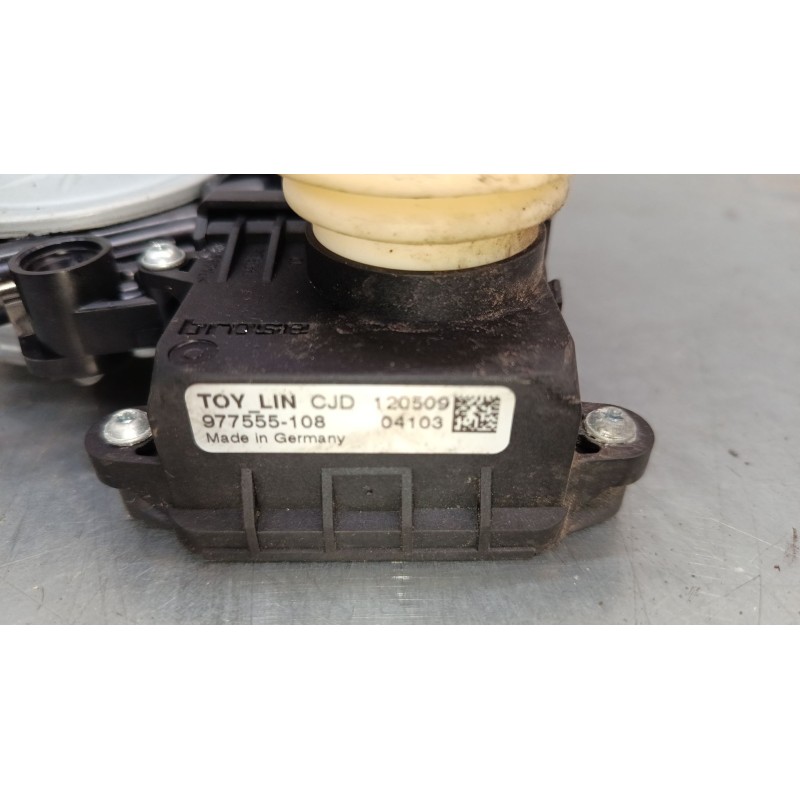 Recambio de elevalunas electrico delantero izquierdo para toyota auris (_e15_) 1.8 hybrid (zwe150_) referencia OEM IAM 977555 10