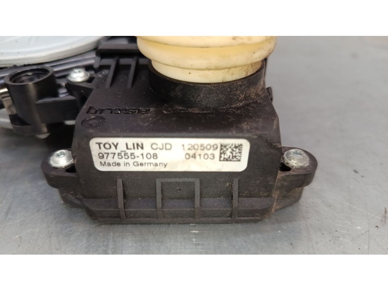 Recambio de elevalunas electrico delantero izquierdo para toyota auris (_e15_) 1.8 hybrid (zwe150_) referencia OEM IAM 977555 10