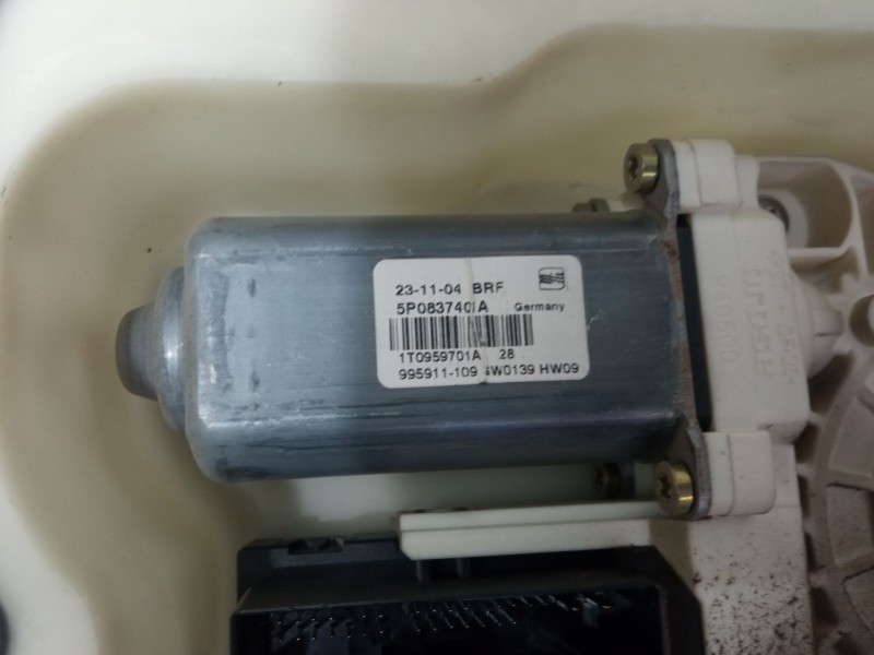 Recambio de elevalunas electrico delantero izquierdo para seat toledo iii (5p2) 1.9 tdi referencia OEM IAM 05074601  