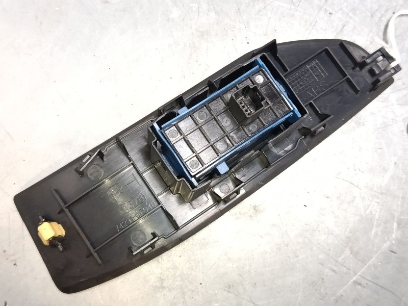 Recambio de mando elevalunas delantero derecho para toyota verso (_r2_) 1.6 (zgr20_) referencia OEM IAM 74231  