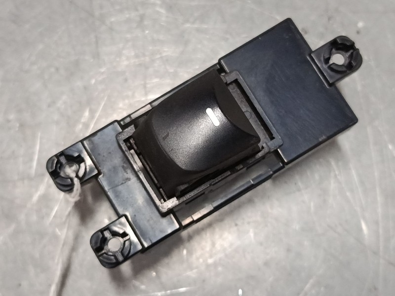 Recambio de mando elevalunas trasero derecho para hyundai i30 (gd) 1.4 crdi referencia OEM IAM   
