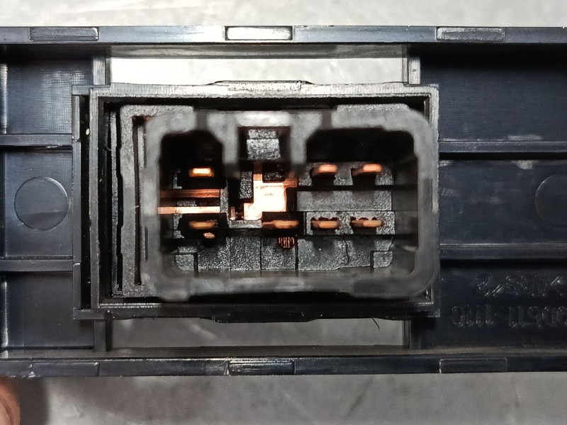 Recambio de mando elevalunas trasero derecho para hyundai i30 (gd) 1.4 crdi referencia OEM IAM   