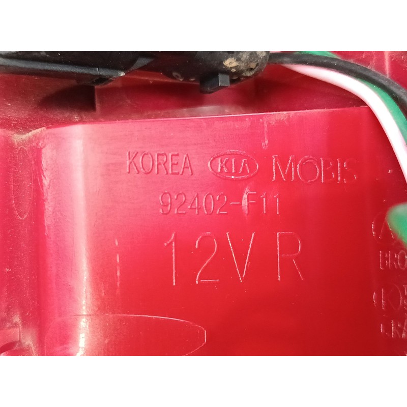 Recambio de piloto trasero derecho para kia sportage iv (ql, qle) 1.7 crdi referencia OEM IAM 92402F1100  