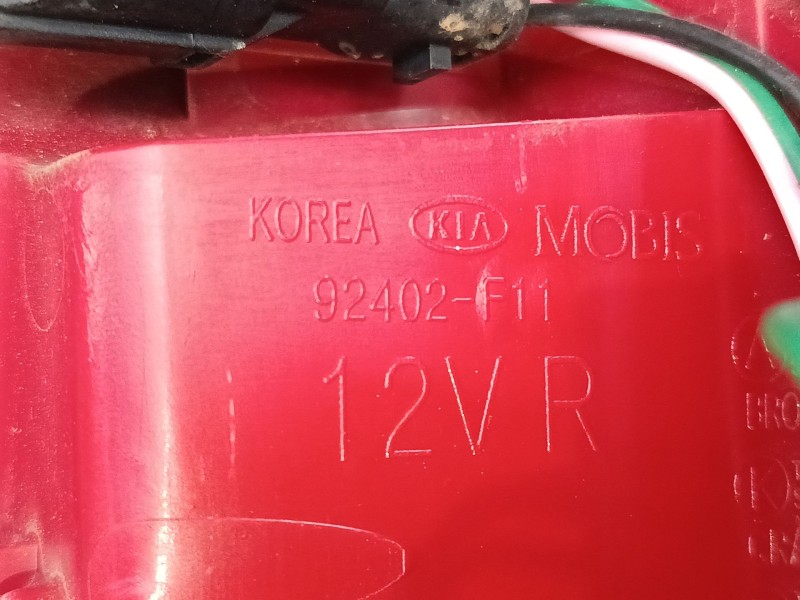 Recambio de piloto trasero derecho para kia sportage iv (ql, qle) 1.7 crdi referencia OEM IAM 92402F1100  