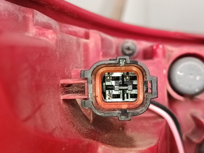 Recambio de piloto trasero derecho para kia sportage iv (ql, qle) 1.7 crdi referencia OEM IAM 92402F1100  