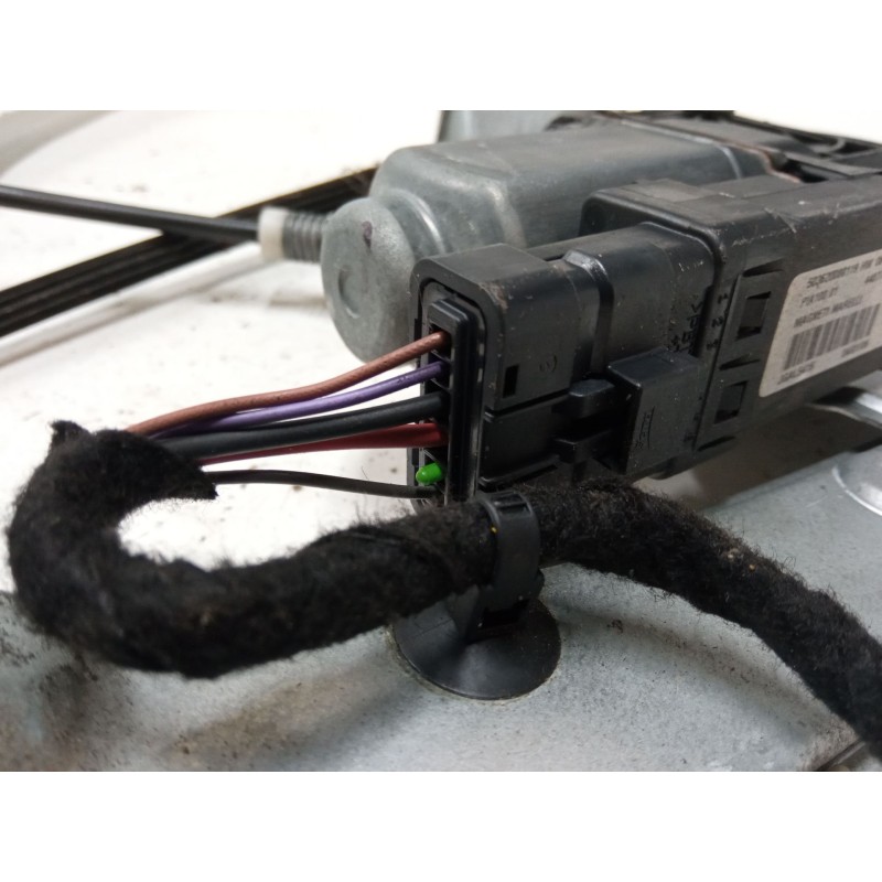 Recambio de elevalunas electrico delantero izquierdo para renault clio iii (br0/1, cr0/1) 1.5 dci (c/br0g, c/br1g) referencia OE