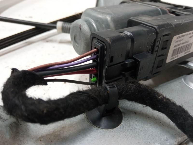 Recambio de elevalunas electrico delantero izquierdo para renault clio iii (br0/1, cr0/1) 1.5 dci (c/br0g, c/br1g) referencia OE