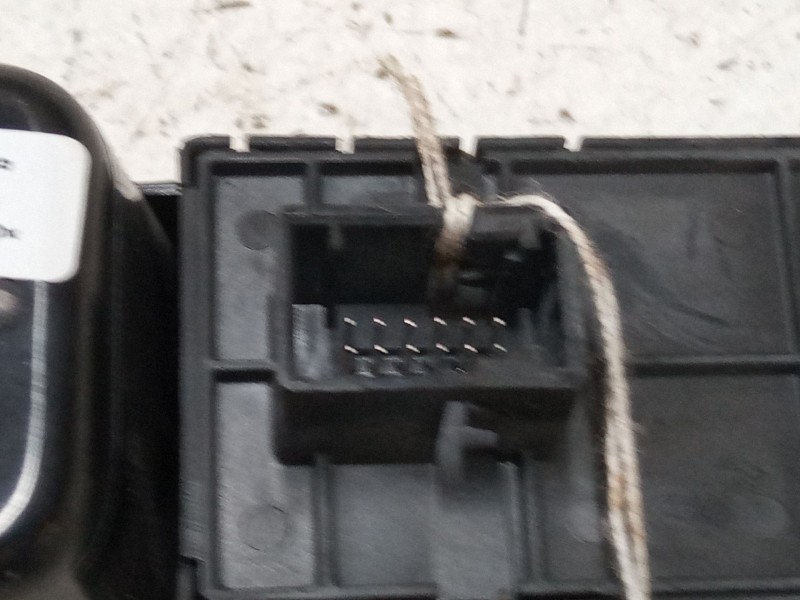 Recambio de mando elevalunas delantero izquierdo para fiat 500l (351_, 352_) 1.4 (199lyb1b) referencia OEM IAM   