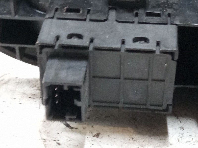 Recambio de mando elevalunas trasero izquierdo para fiat 500l (351_, 352_) 1.4 (199lyb1b) referencia OEM IAM   