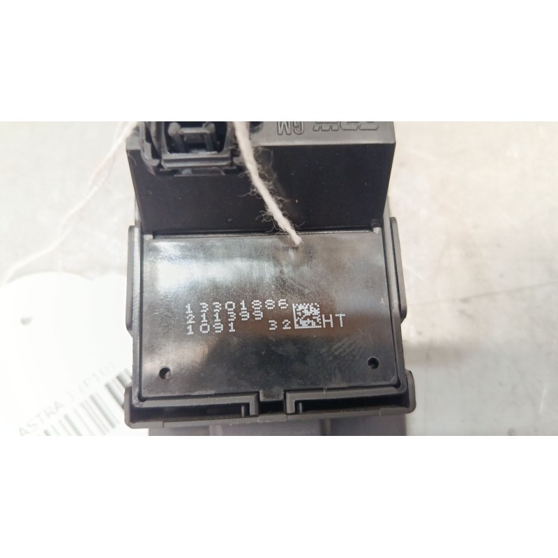 Recambio de mando elevalunas delantero derecho para opel astra j (p10) 1.4 turbo (68) referencia OEM IAM   
