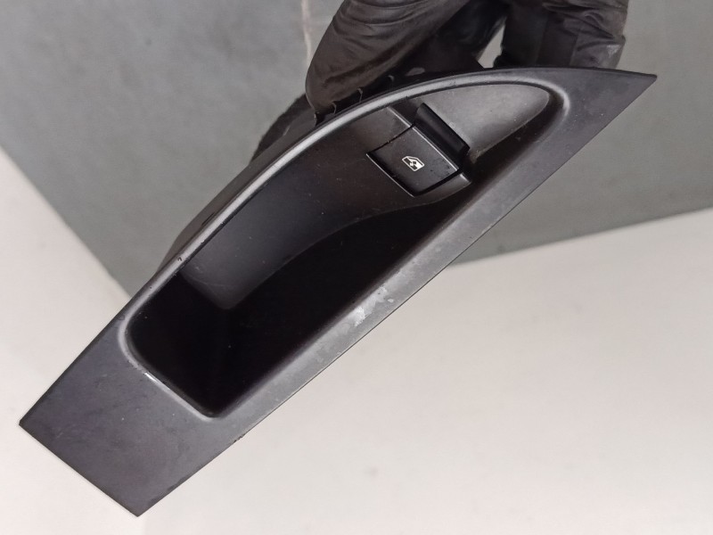 Recambio de mando elevalunas trasero derecho para opel astra j (p10) 1.4 turbo (68) referencia OEM IAM   