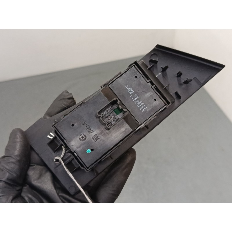 Recambio de mando elevalunas delantero izquierdo para opel astra j (p10) 1.7 cdti (68) referencia OEM IAM   