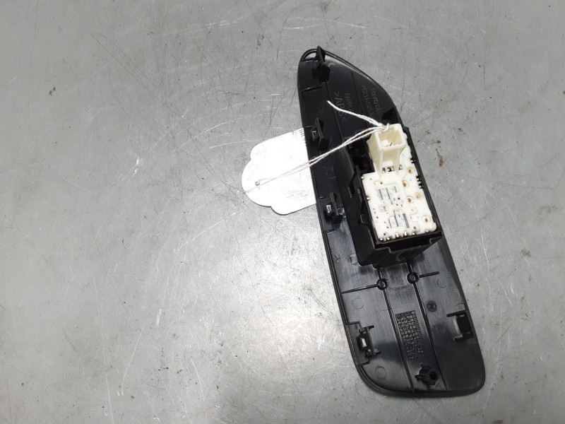 Recambio de mando elevalunas delantero derecho para toyota auris (_e15_) 1.8 hybrid (zwe150_) referencia OEM IAM   