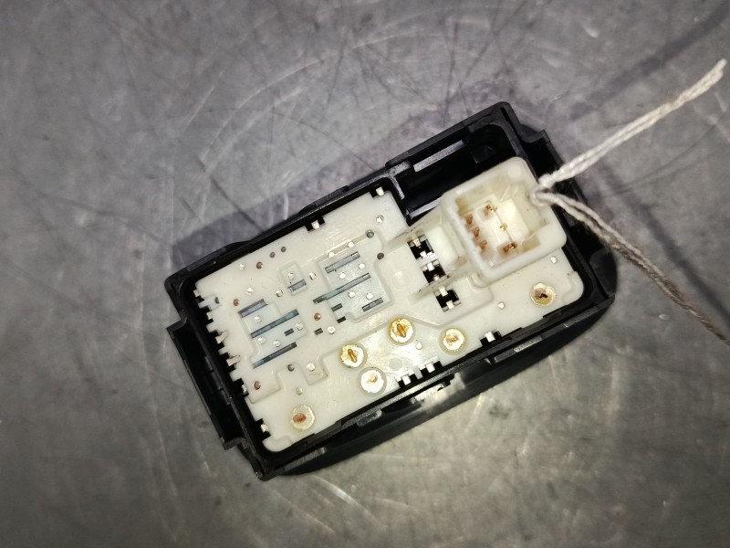 Recambio de mando elevalunas trasero izquierdo para toyota auris (_e15_) 1.8 hybrid (zwe150_) referencia OEM IAM   