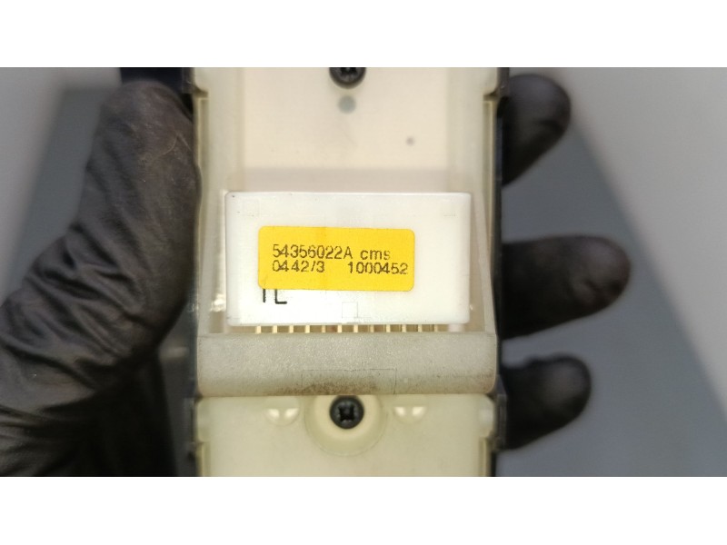 Recambio de mando elevalunas delantero izquierdo para toyota avensis (_t25_) 1.8 (zzt251_) referencia OEM IAM 8482005100  