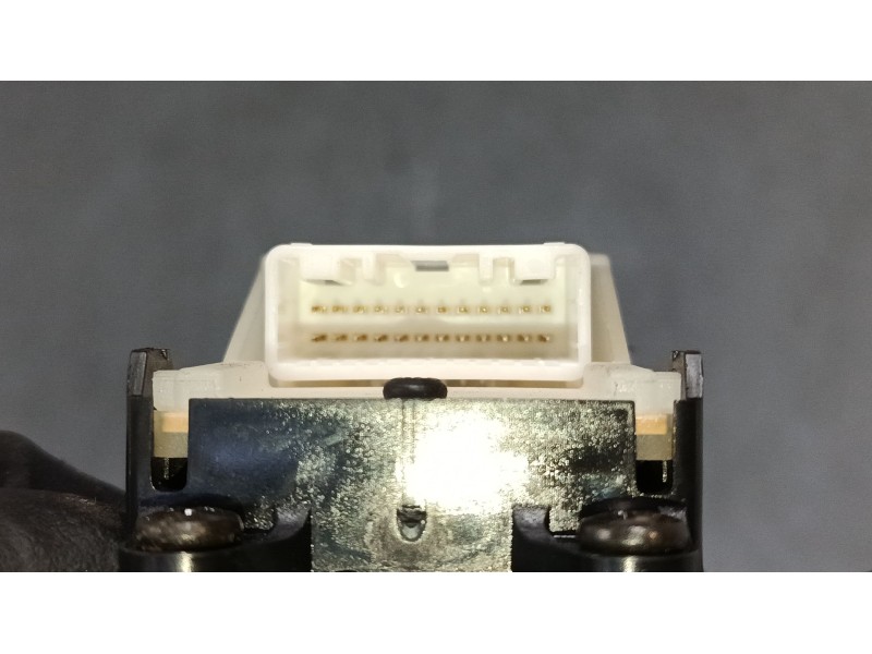 Recambio de mando elevalunas delantero izquierdo para toyota avensis (_t25_) 1.8 (zzt251_) referencia OEM IAM 8482005100  