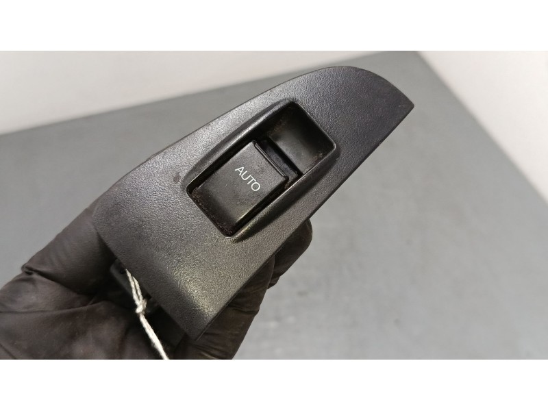 Recambio de mando elevalunas trasero derecho para toyota avensis (_t25_) 1.8 (zzt251_) referencia OEM IAM   