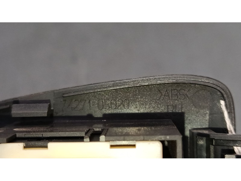 Recambio de mando elevalunas trasero derecho para toyota avensis (_t25_) 1.8 (zzt251_) referencia OEM IAM   