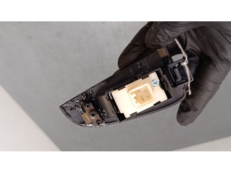 Recambio de mando elevalunas trasero izquierdo para toyota avensis (_t25_) 1.8 (zzt251_) referencia OEM IAM   