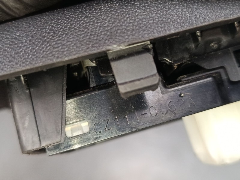 Recambio de mando elevalunas delantero izquierdo para toyota aygo (_b4_) 1.0 (kgb40) referencia OEM IAM CZ114-0662A  