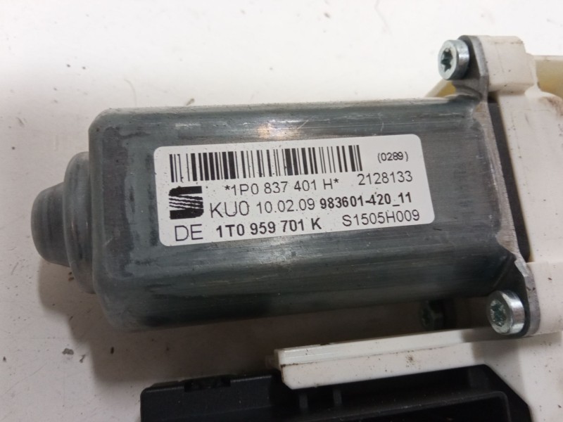 Recambio de elevalunas electrico delantero izquierdo para seat leon (1p1) 1.4 16v referencia OEM IAM 1T0959701K  