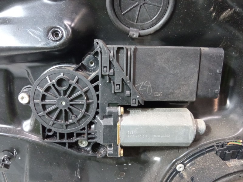 Recambio de elevalunas electrico delantero izquierdo para volkswagen golf iv (1j1) 1.9 tdi referencia OEM IAM   
