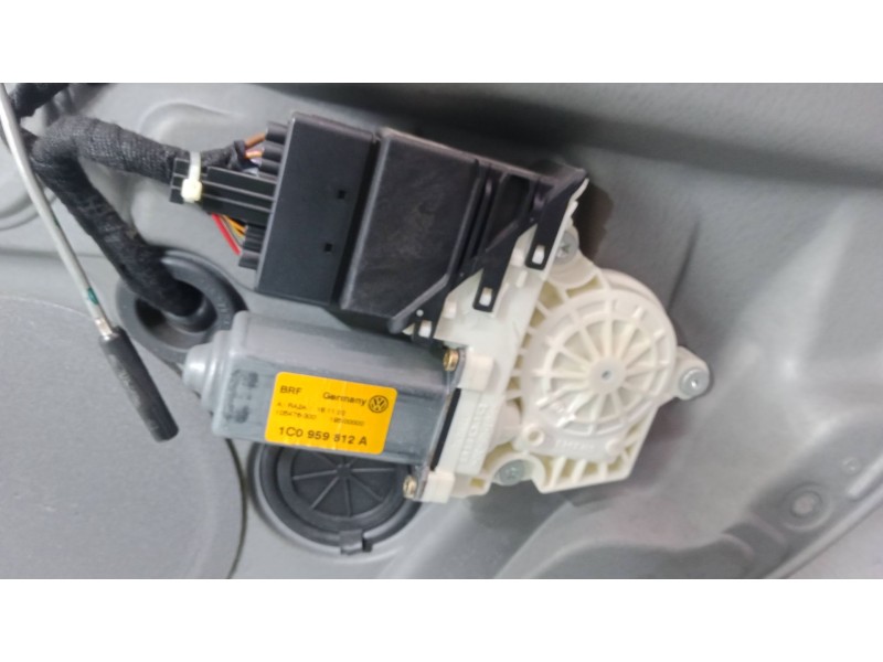Recambio de elevalunas electrico trasero derecho para volkswagen golf iv (1j1) 1.6 16v referencia OEM IAM 1C0959812A  