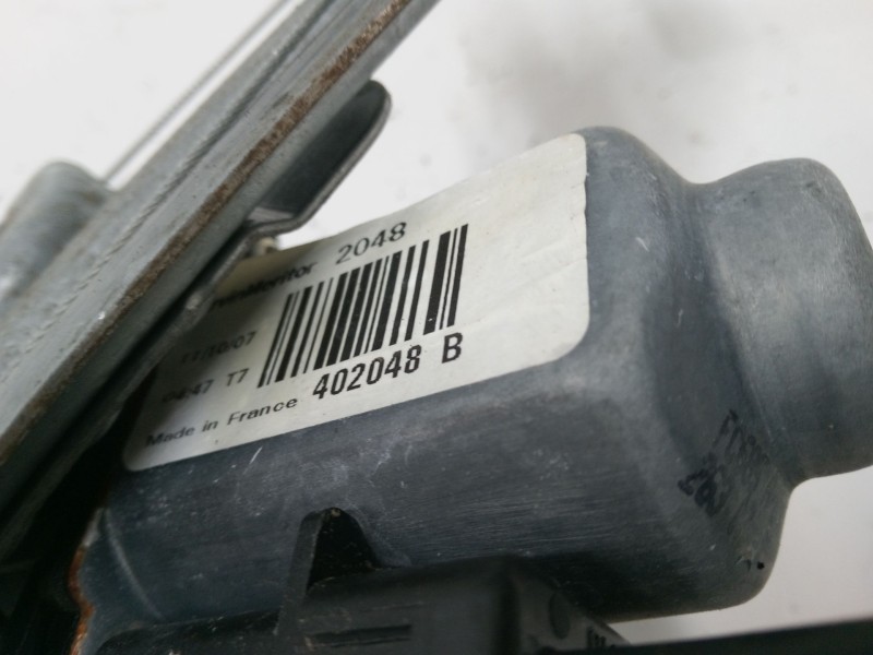 Recambio de elevalunas electrico trasero derecho para renault grand scénic ii (jm0/1_) 1.9 dci (jm14) referencia OEM IAM 440726 