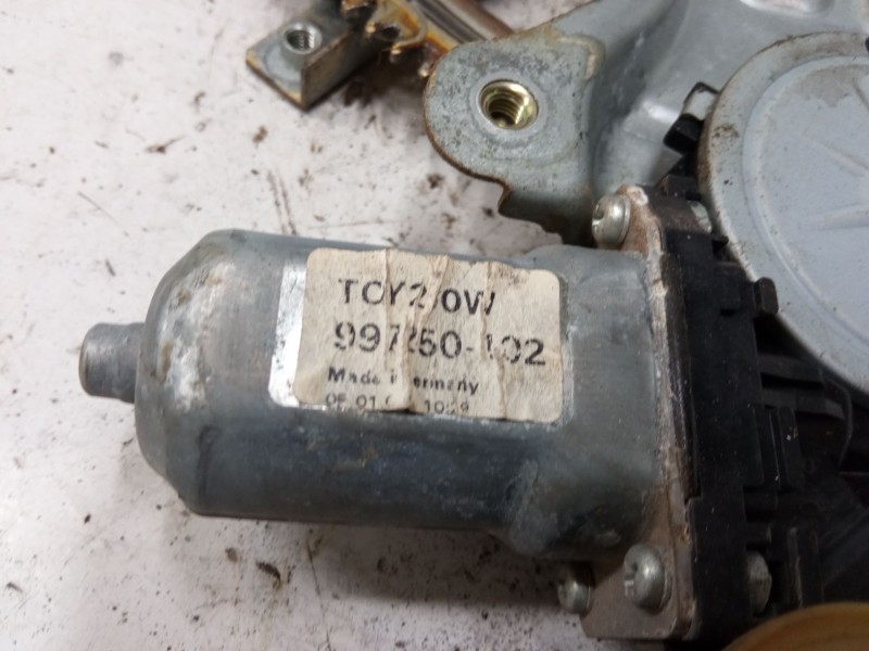 Recambio de elevalunas electrico trasero derecho para toyota corolla verso (zer_, zze12_, r1_) 1.8 (znr11_) referencia OEM IAM 9