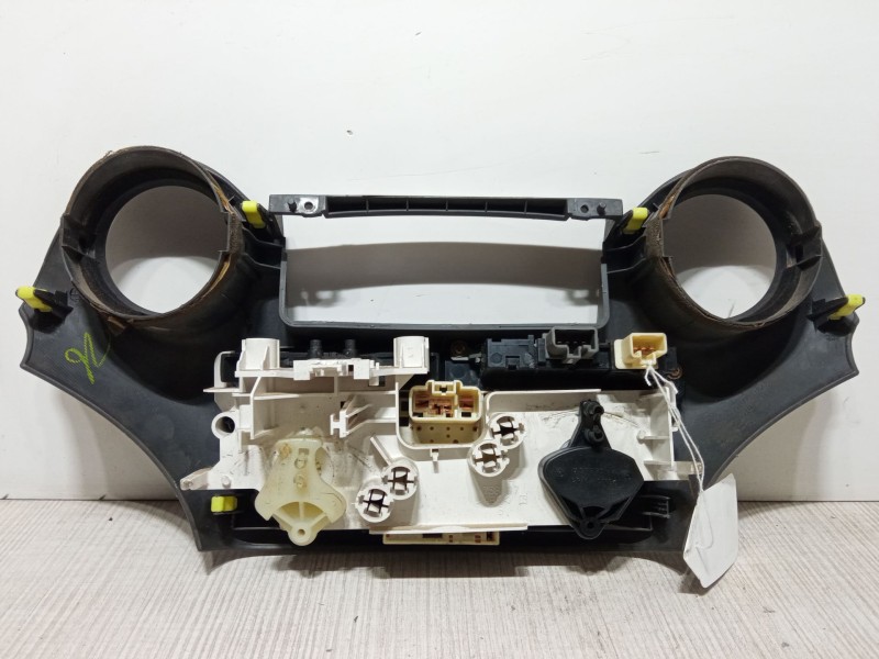Recambio de mando calefaccion / a/a para toyota yaris (_p1_) 1.3 (ncp10_, scp12_) referencia OEM IAM 758277  