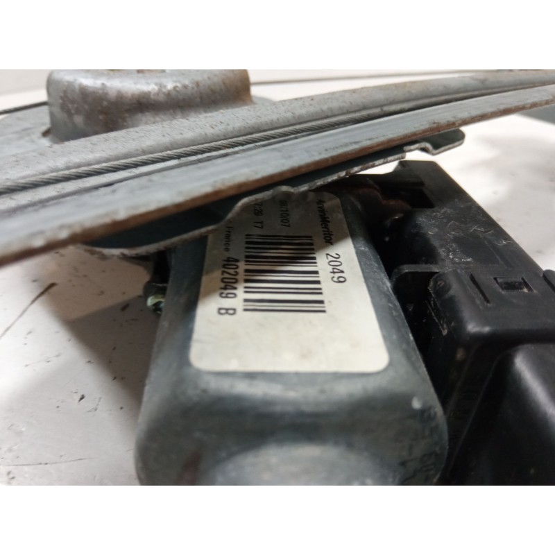 Recambio de elevalunas electrico trasero izquierdo para renault grand scénic ii (jm0/1_) 1.9 dci (jm14) referencia OEM IAM 44072