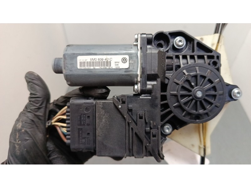 Recambio de elevalunas electrico trasero izquierdo para volkswagen golf plus v (5m1, 521) 1.9 tdi referencia OEM IAM 5M0839401C 