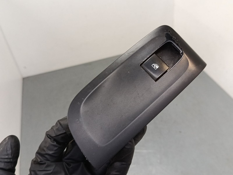 Recambio de mando elevalunas delantero derecho para opel zafira tourer c (p12) 2.0 cdti (75) referencia OEM IAM 13301886  