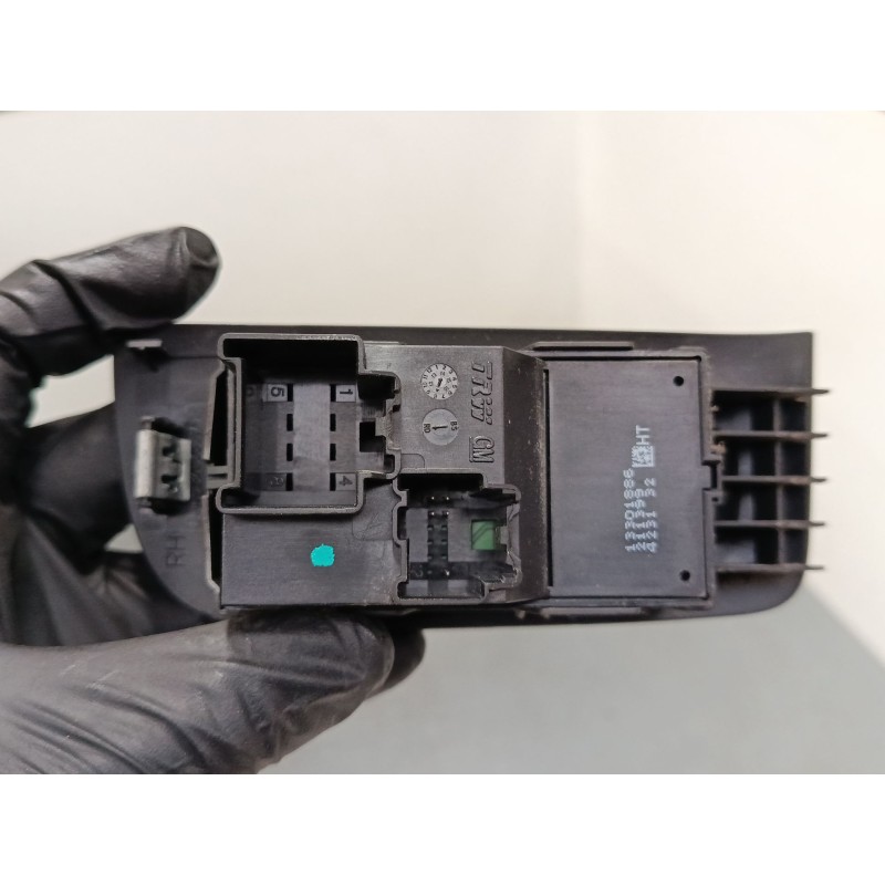 Recambio de mando elevalunas delantero derecho para opel zafira tourer c (p12) 2.0 cdti (75) referencia OEM IAM 13301886  