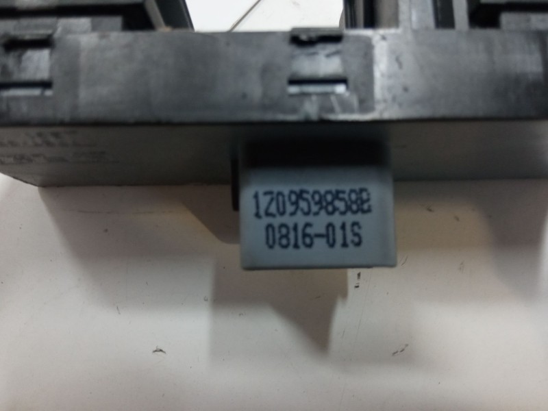 Recambio de mando elevalunas delantero izquierdo para skoda yeti (5l) 2.0 tdi referencia OEM IAM 1z09598588  