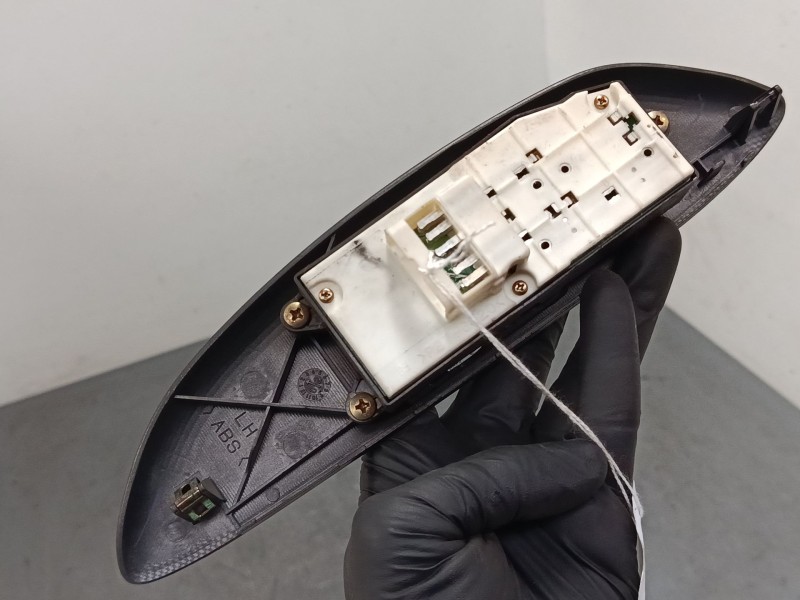 Recambio de mando elevalunas delantero izquierdo para toyota yaris (_p1_) 1.5 (ncp13_) referencia OEM IAM 0114025  