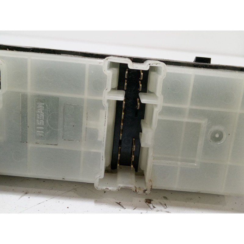 Recambio de mando elevalunas delantero izquierdo para nissan x-trail ii (t31) 2.0 dci referencia OEM IAM 721EA01  