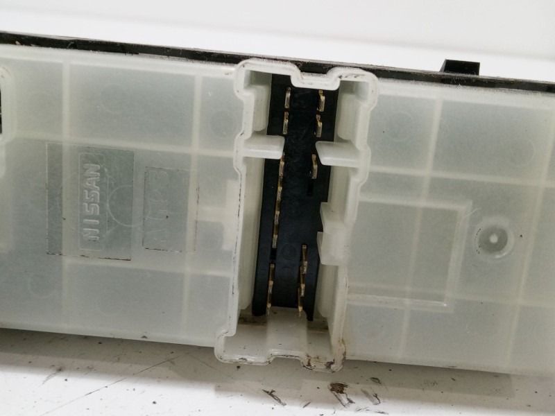 Recambio de mando elevalunas delantero izquierdo para nissan x-trail ii (t31) 2.0 dci referencia OEM IAM 721EA01  