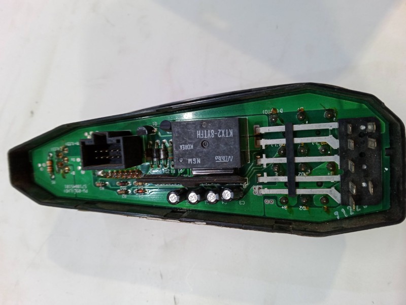Recambio de mando elevalunas delantero izquierdo para hyundai coupe i (rd) 1.6 16v referencia OEM IAM    Recambio de mando elevalunas delantero izquierdo para hyundai coupe i (rd) 1.6 16v referencia OEM IAM