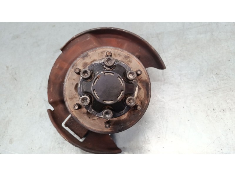 Recambio de mangueta delantera izquierda para ssangyong korando (kj) 2.9 td referencia OEM IAM   