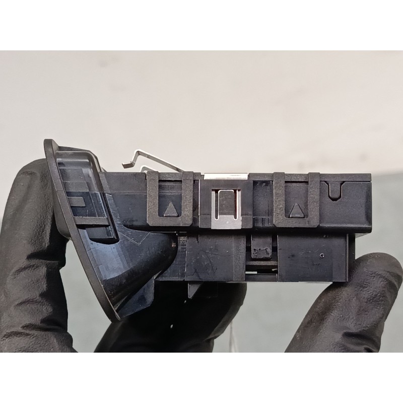 Recambio de boton freno mano para mercedes-benz clase a (w176) a 220 d (176.003) referencia OEM IAM A2469050451  