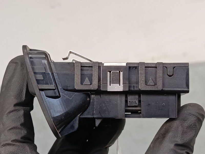 Recambio de boton freno mano para mercedes-benz clase a (w176) a 220 d (176.003) referencia OEM IAM A2469050451  