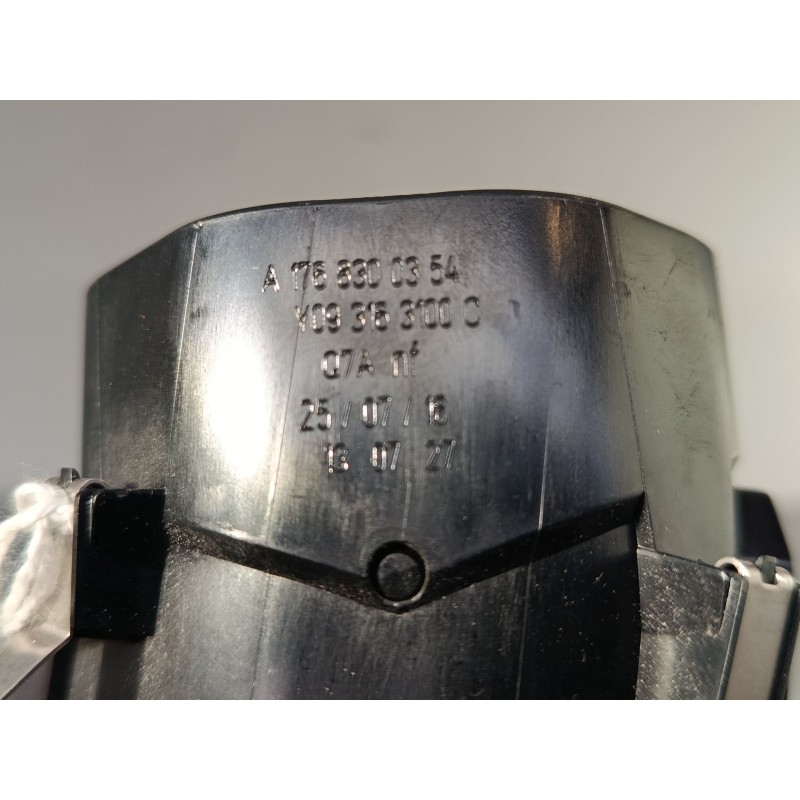 Recambio de aireador central derecho para mercedes-benz clase a (w176) a 220 d (176.003) referencia OEM IAM A1768300354  