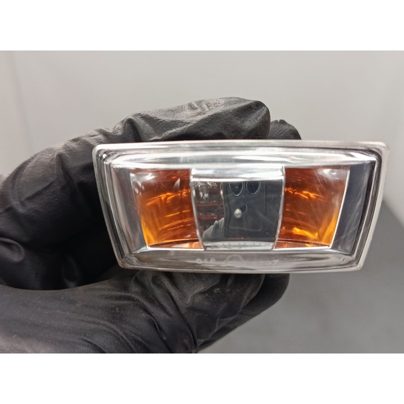 Recambio de intermitente lateral derecho para opel zafira / zafira family b (a05) 1.9 cdti (m75) referencia OEM IAM 13131298  