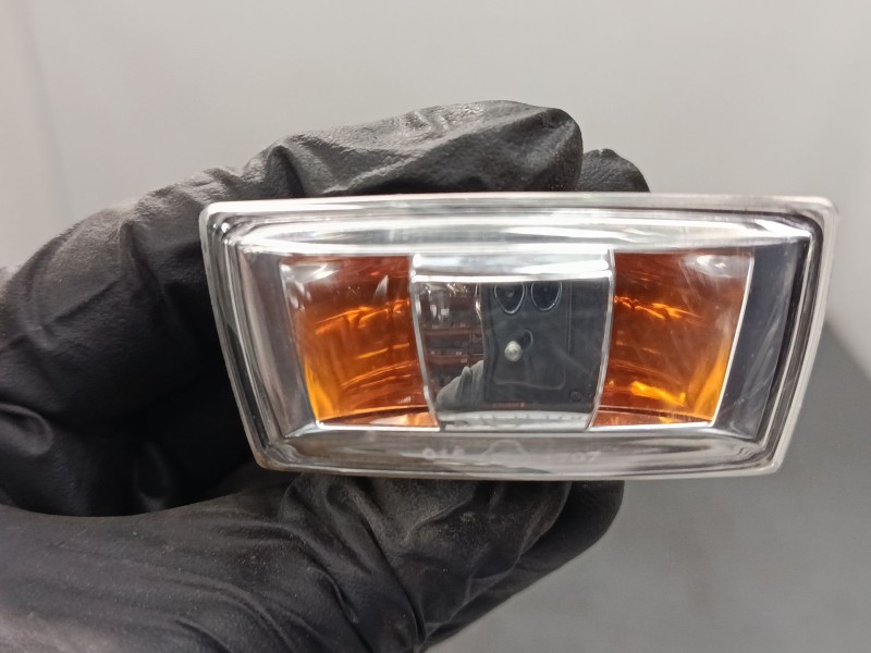 Recambio de intermitente lateral derecho para opel zafira / zafira family b (a05) 1.9 cdti (m75) referencia OEM IAM 13131298  