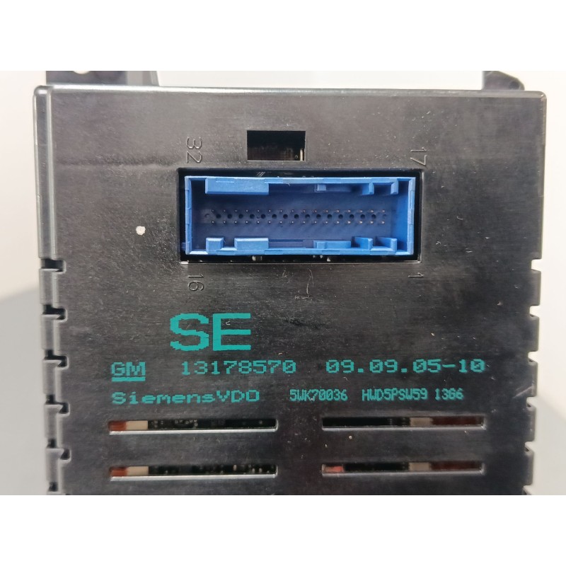 Recambio de pantalla multifuncion para opel zafira / zafira family b (a05) 1.9 cdti (m75) referencia OEM IAM 13178570  