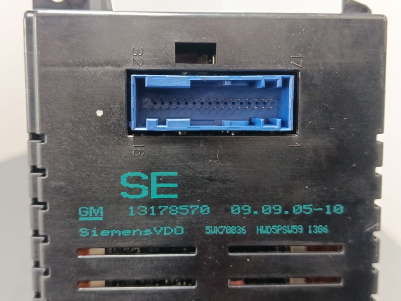 Recambio de pantalla multifuncion para opel zafira / zafira family b (a05) 1.9 cdti (m75) referencia OEM IAM 13178570  