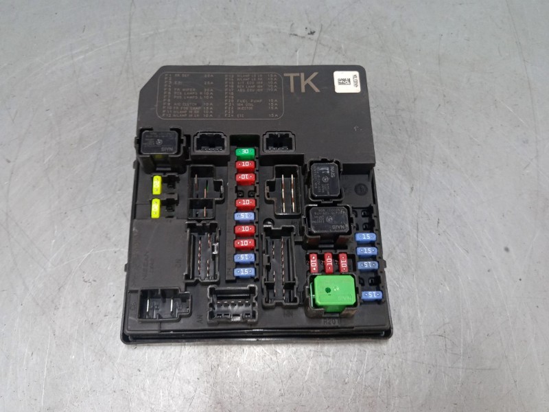 Recambio de caja reles / fusibles para nissan juke (f15) 1.2 dig-t referencia OEM IAM 284B71TX2B 50Y312F04 